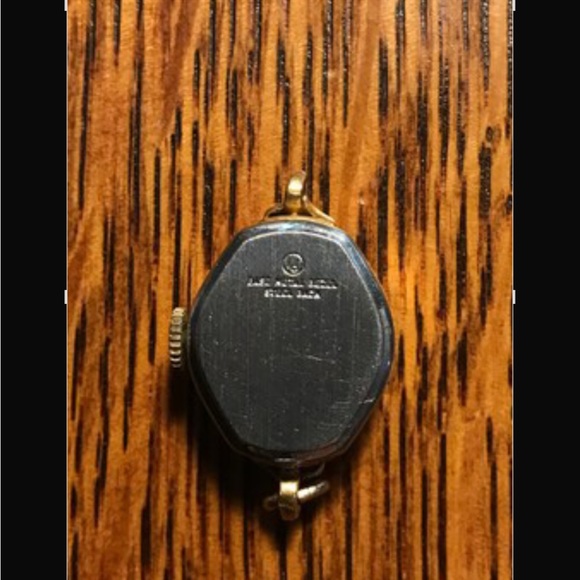 Waltham Ladies Watch. No Band. Manuel wind up. Believe it’s 10k gold plated. - Picture 6 of 10